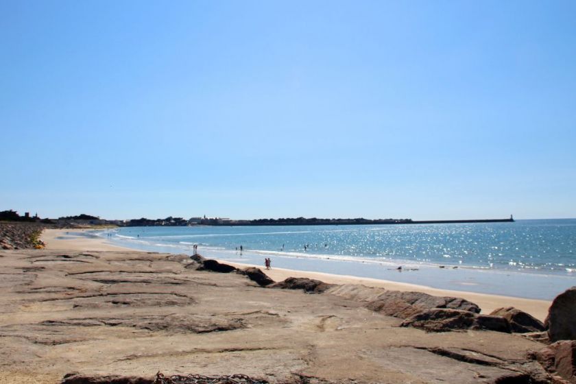 Plage de sable à moins de 500 m