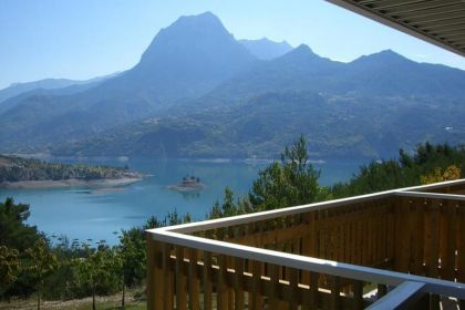 Terrasse avec vue sur le lac