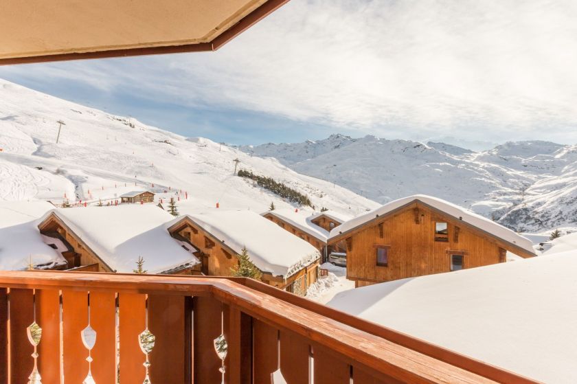 Vue sur les pistes enneigées