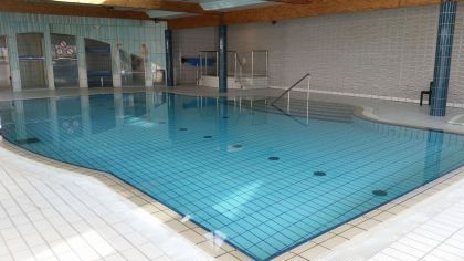 La piscine intérieure chauffée