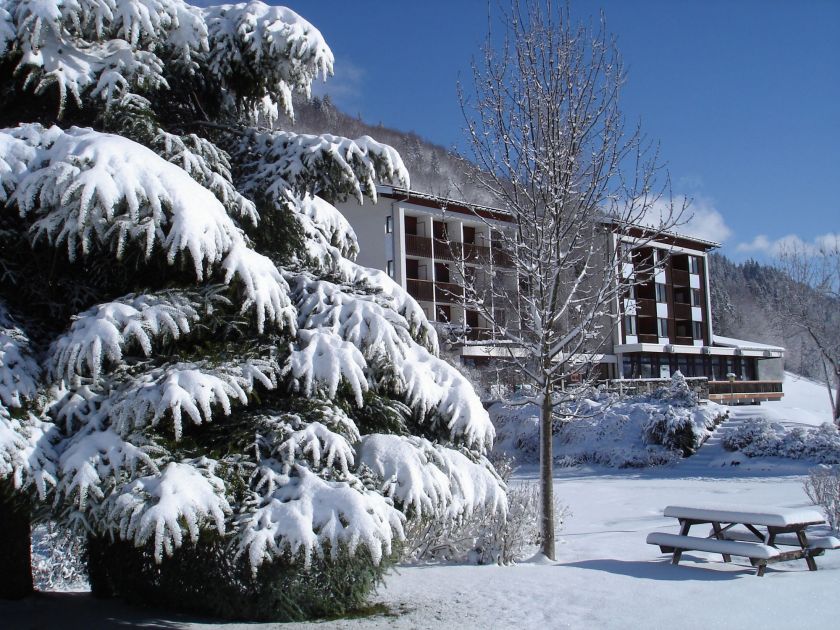 Eté comme hiver le village vacance de Forgeassoud se tient prêt à accueillir toute votre famille !