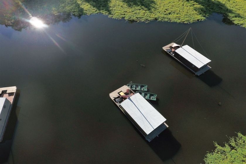 Accedez à votre toue cabanée en barque !