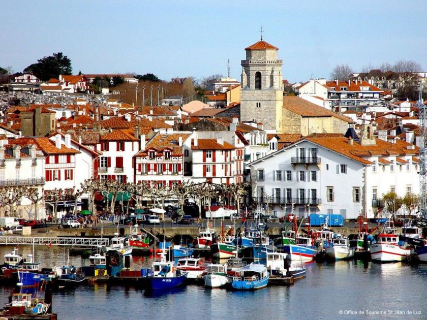 Le port animé de St Jean de Luz