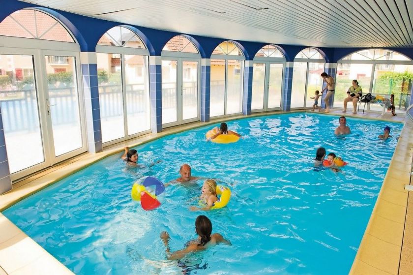 La piscine intérieure chauffée de la Résidence pour s'amuser par tous les temps !