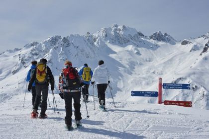 La randonnée en raquettes, une activité à découvrir en famille à Valmorel