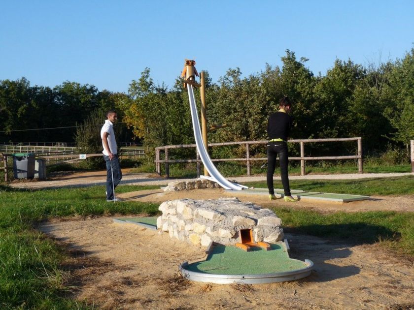 Le mini golf sur place pour le plaisir des petits et des grands !