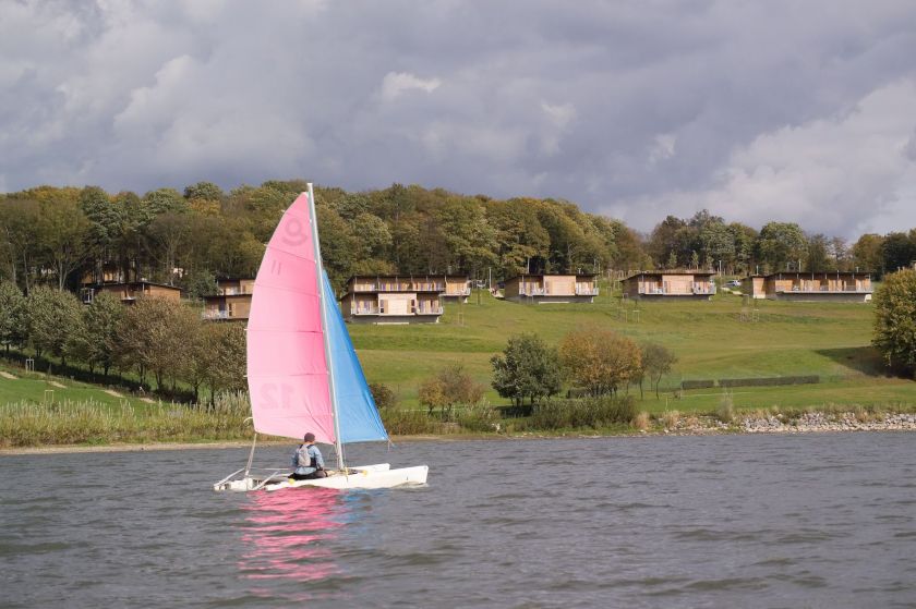 Un Catamaran sur le lac du Valjoly