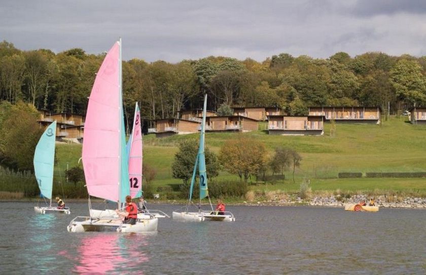 Catamaran et autres activités nautiques sur le lac du Valjoly