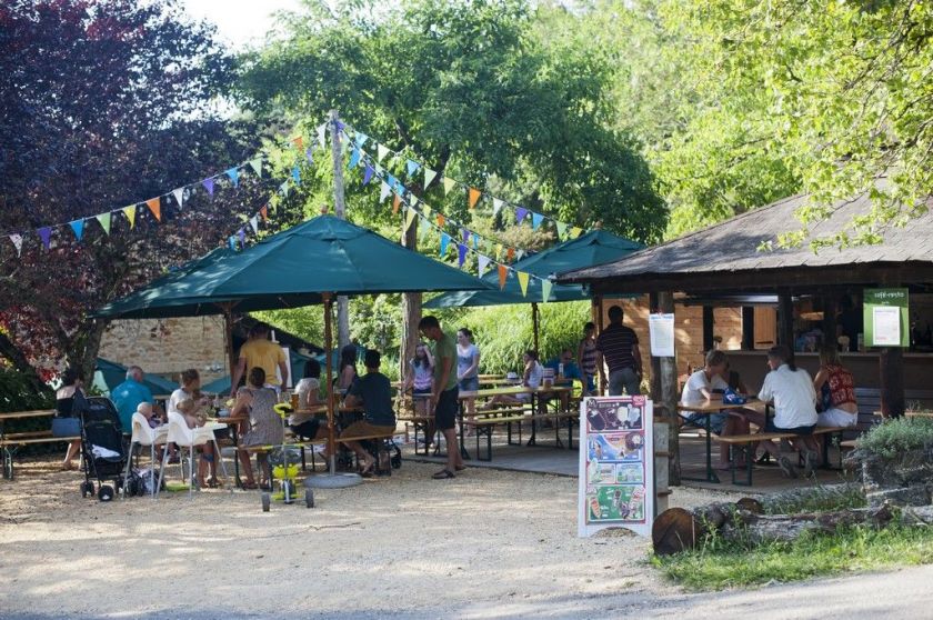 La terrasse du bar promet de belles soirées d'été