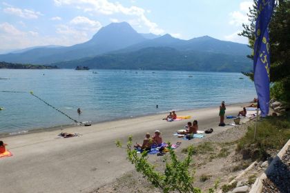 Au bord du lac de Serre Ponçon