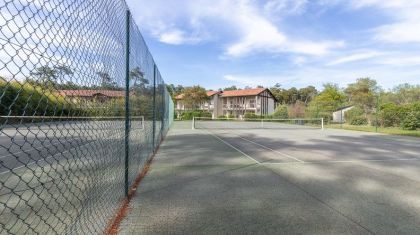 Profitez de l’accès libre aux deux courts de tennis !