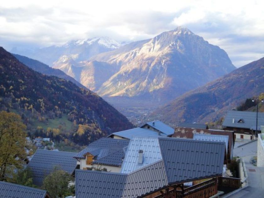 Admirez la vue sur les montagnes !